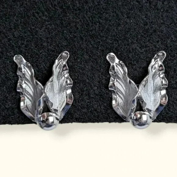 🍁Vintage Bond Boyd 925 Holly Earrings - Picture 1 of 7